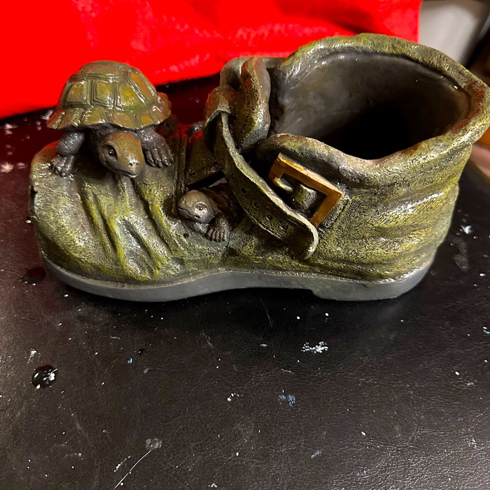 Turtle plant holder